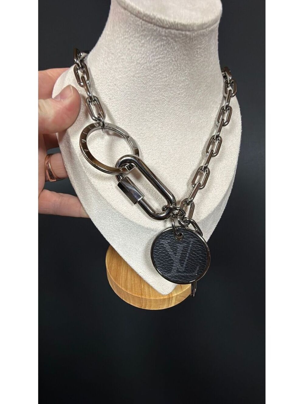 Louis Vuitton Monogram Eclipse Wallet Chain/Key Holder Bag Charm (Model M68862)